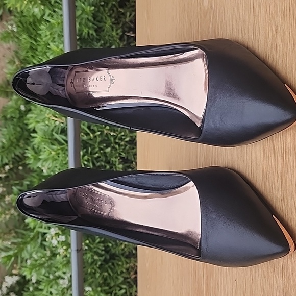 Ted Baker London Black Heels with Gold Trim - Picture 2 of 12